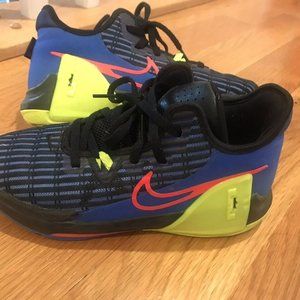 Nike Youth Basketball Shoe Size 3